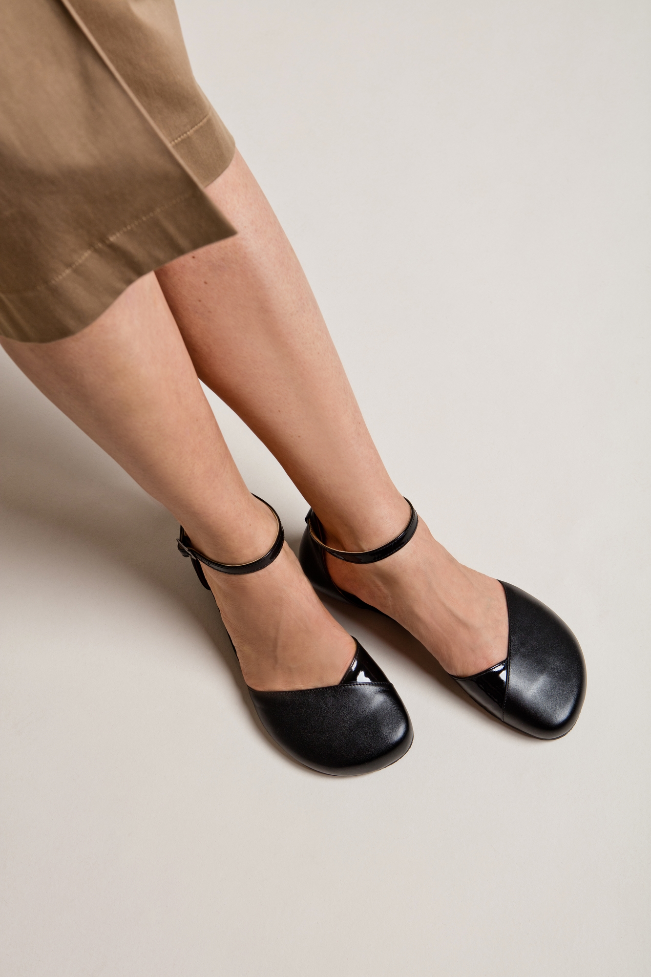 Black poppy sandals deals
