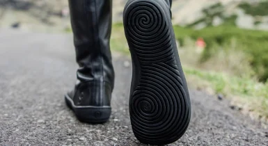 Podrážky barefoot topánok: Z čoho sa vyrábajú a čím sú iné